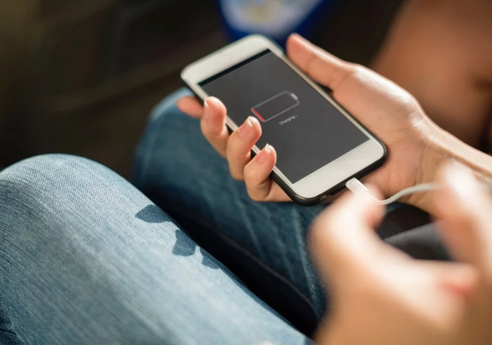 Изследователи от MIT заменят течния електролит с твърд материал Смартфоните