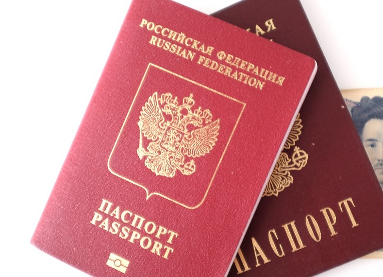 Хартиените паспорти в Русия скоро ще бъдат заменени с пластмасови