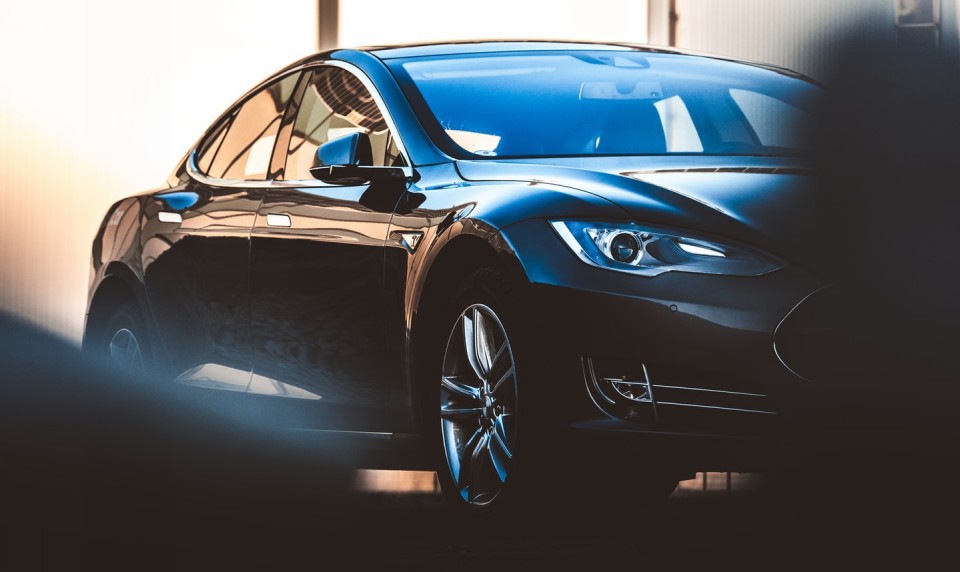 Промени в дизайна на Model S правят невъзможно сглобяването в