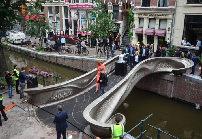 3D отпечатаният мост в Амстердам е изграден в рамките на шест