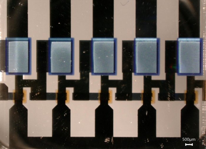Физици демонстрираха за първи път осцилатор с вертикални органични транзистори снимка