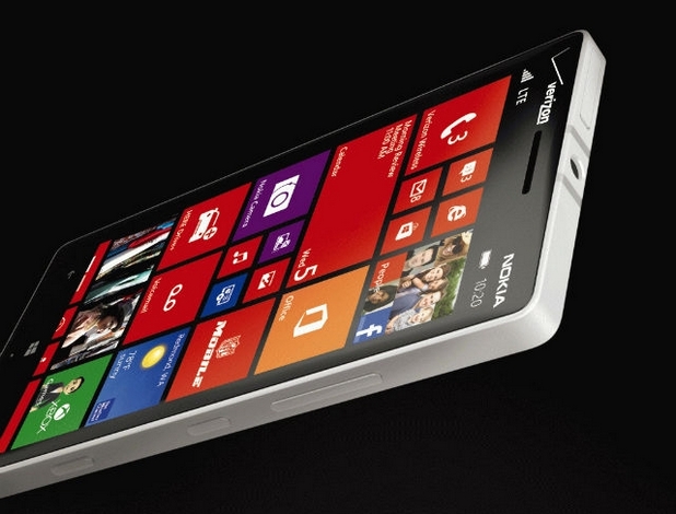 На външен вид Lumia Icon прилича на своя предшественик Lumia 928