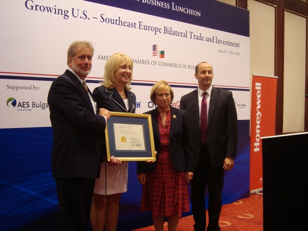 Нина Благоева, управител на NDB, получи престижна американска награда на церемония в Кемпински хотел Зографски