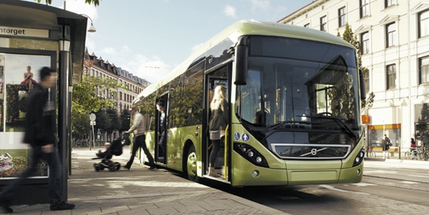 Хибридният автобус на Volvo намалява разхода на гориво и емисиите въглероден диоксид с до 75% в сравнение с дизеловите Euro 6