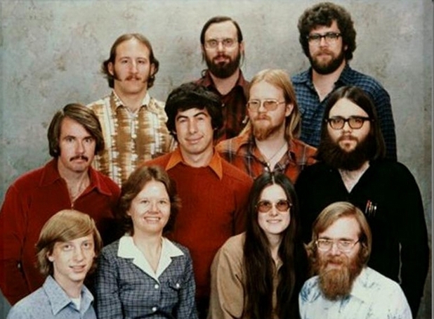 Бил Гейтс (долу вляво) и екипът на Microsoft през 70-те години на миналия век
