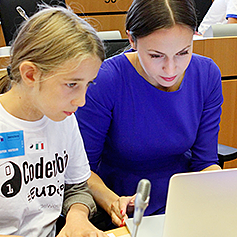 Уменията - от базова компютърна грамотност до програмиране - ще дадат шанса на дигиталното поколение успешно да представи България и Европа на световно ниво, заяви Ева Паунова