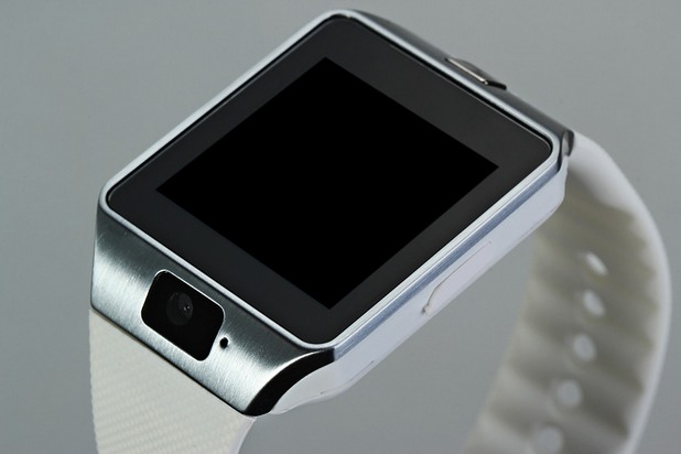 Смарт часовникът DZ09D Smartwatch Phone с цена $13,49 работи в тандем с Android смартфон и предлага доста широка функционалност