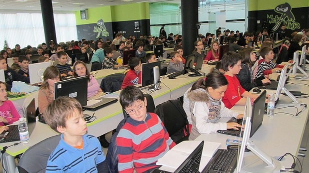 Близо 1000 деца в цялата страна учат безплатно програмиране в школите на Progress