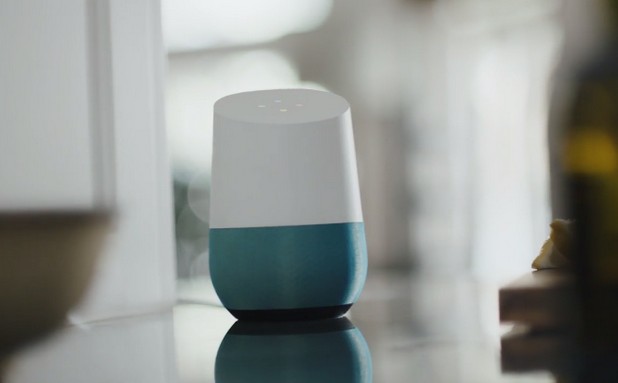 Google Home е малко настолно устройство с гласов асистент, което улеснява хората в ежедневието им