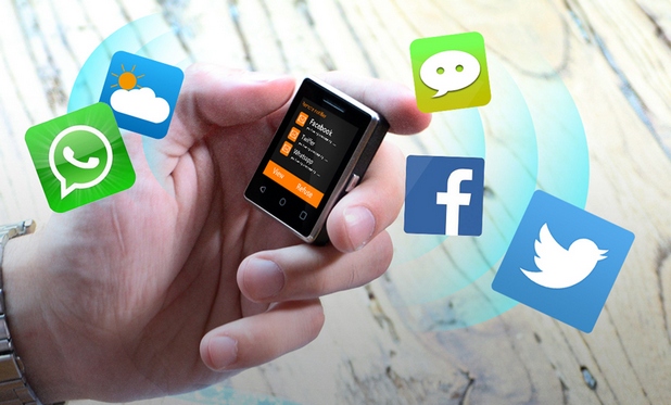 Vphone 8s се рекламира като устройство за общуване в социални мрежи 
