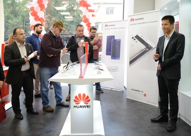 На „Леге" 6 в София отвори врати първият център за обслужване на клиенти на Huawei у нас