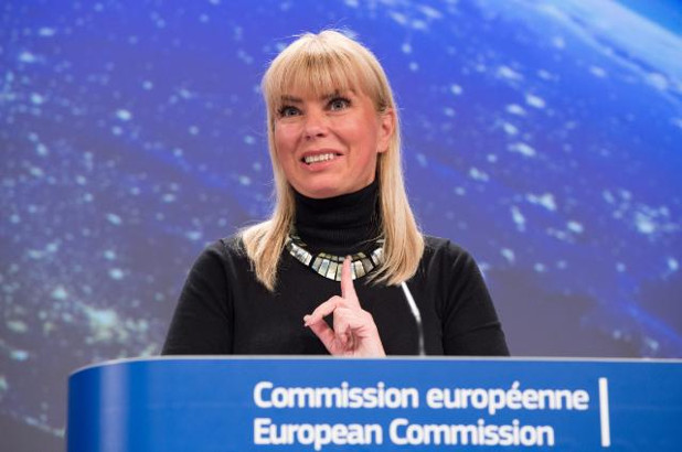 Секторът на услугите съставлява две трети от икономиката и създава 90 % от новите работни места в ЕС, заяви Елжбета Бенковска