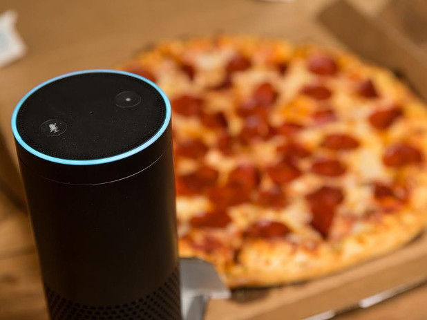 Поръчката на храна става още по-лесна и удобна с клауд-услугата Alexa и устройство от рода на Amazon Echo (снимка: CNET)