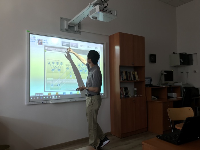 Студентите придобиват умения за проектиране на мобилни мрежиКитайски лектори преподаваха