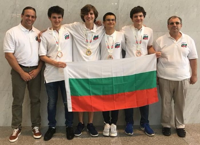 Българските ученици спечелиха 4 медала на олимпиада в ЯпонияЗлатен и