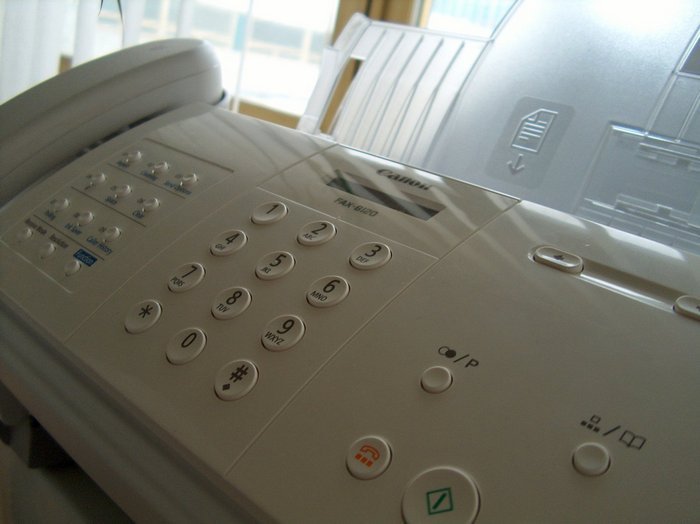 Задължават националната здравна служба да се отърве от факс-машинитеПродължаващото използване