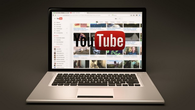 10 хиляди служители са проверявали видеоклиповете в YouTubeНад 1 милион