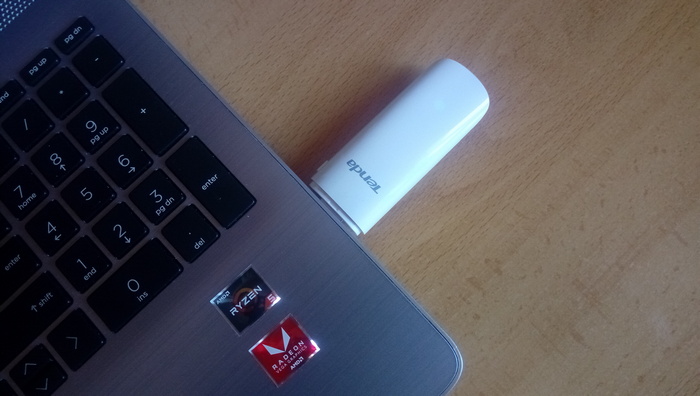 Безжичният USB адаптер Tenda U12 осигурява бърз достъп до интернет