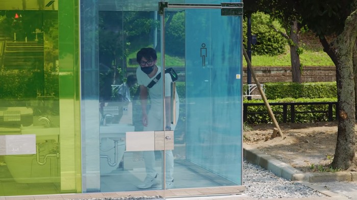 Прозрачните тоалетни в Токио адресират притесненията на хората чистотата и