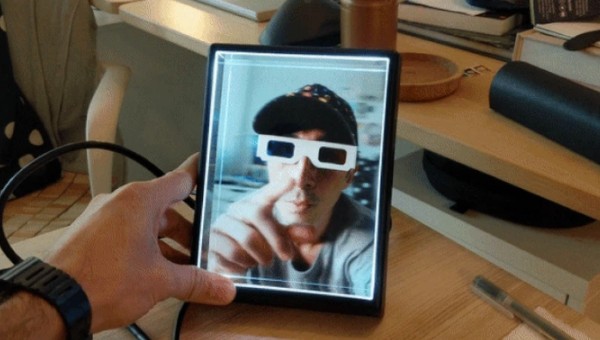 3D фоторамката на Looking Glass може да направи холографията масово
