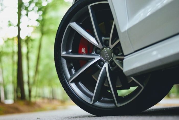 Audi както и останалите производители на автомобили виждат бъдещето електрическо снимка