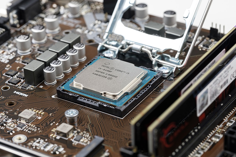 Intel прибягна до услугите на ветеран в проект за нова