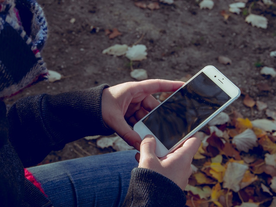Непълнолетните в Русия няма да ползват смартфони за образователни цели снимка