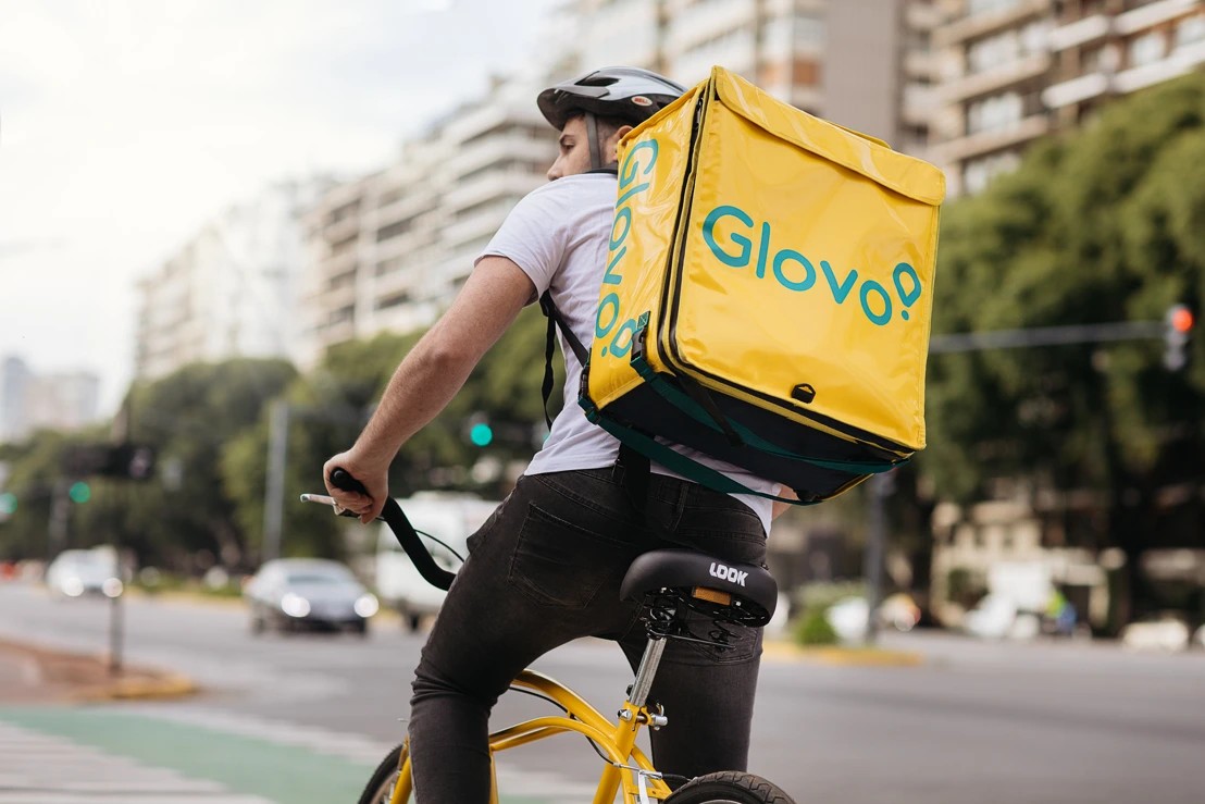 Услугата Glovo се явява посредник между търговците и клиентите снимка Glovo Едно