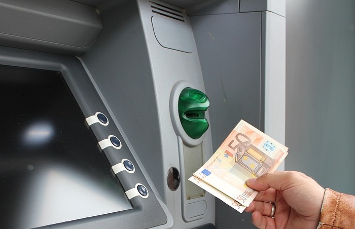 Скиминг устройствата поставени в банкоматите могат лесно да бъдат идентифицирани снимка