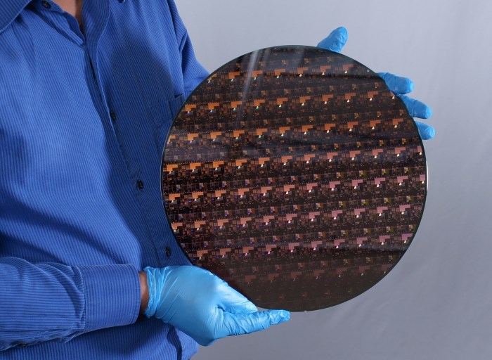 Вафла с чипове създадена по 2 нанометров технологичен процес снимка IBM IBM обяви