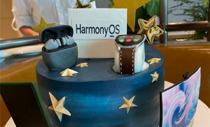 Huawei отпразнува шеметното разпространение на HarmonyOS с… торта(снимка: IT Home)
Новата