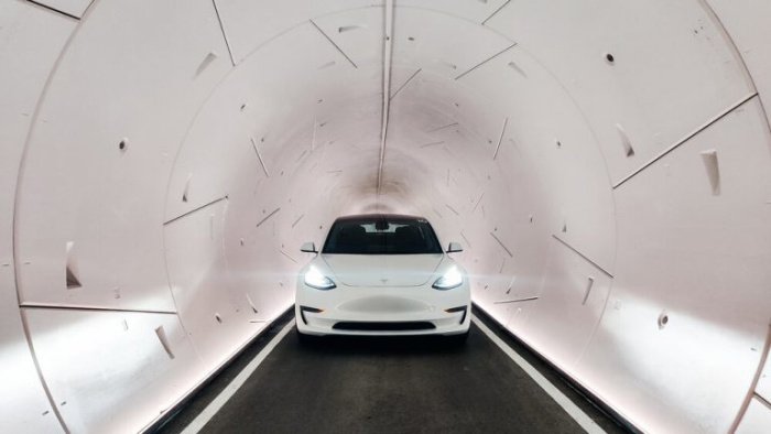 Електромобили Tesla вече превозват пътници в тунелите на Лас Вегас снимка