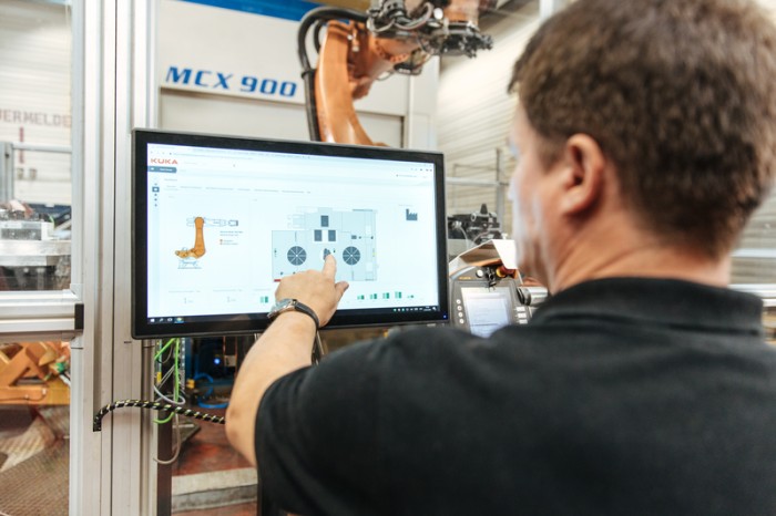 Немският производител на роботи KUKA ускорява операциите си с 5G