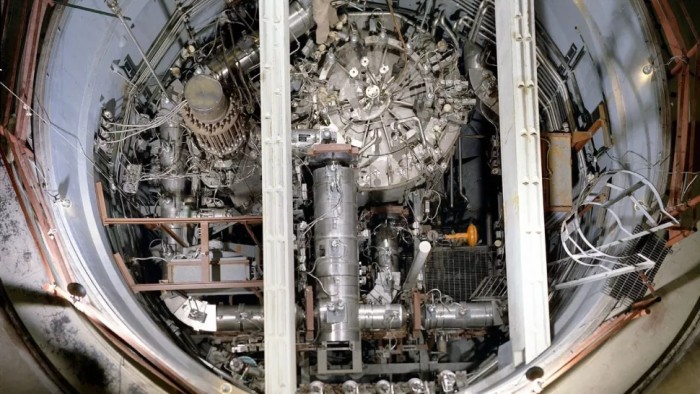 Изглед отгоре на експериментален реактор с разтопена сол на Националната