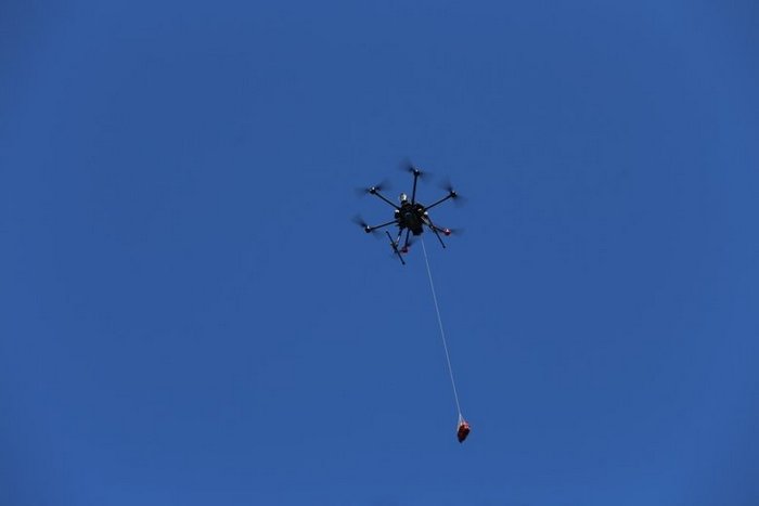 Безпилотният самолет пристига на мястото с голяма точност Дрон доставя