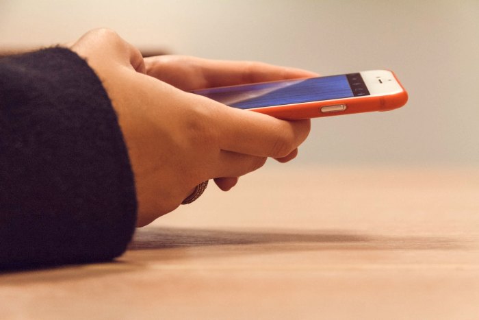 Находчиви потребители на по стари iPhone устройства намериха начин да ускорят