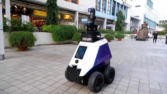Роботът Ксавие ще изпълнява важната мисия на патрул в Сингапур снимка