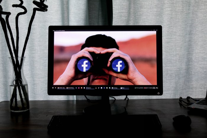Сривът на Facebook и обстоятелствата около него повдигнаха много въпроси
