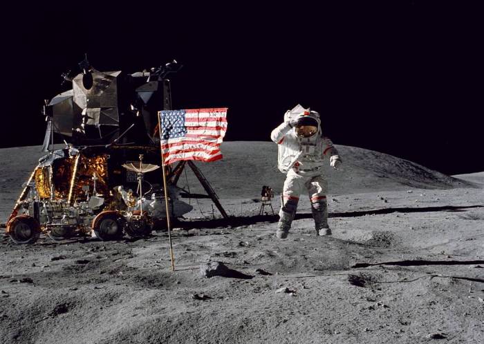 От 50 години човешки крак не е стъпвал на Луната снимка