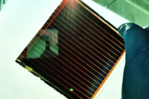 Перовскитна соларна клетка запазва ефективността си дълго благодарение на нов