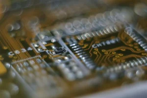 Huawei се опитва да възстанови разработката на чипове със собствени