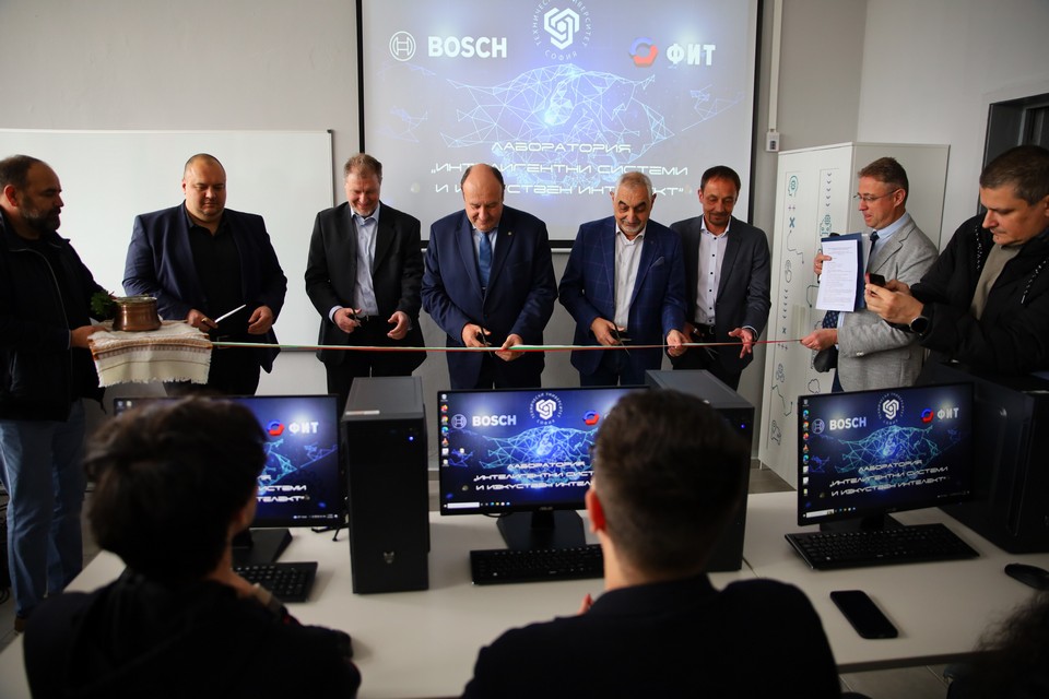 Откриването на иновативна лаборатория в ТУ – София е етап