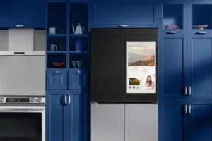 Новият умен хладилник Bespoke Family Hub разполага с огромен 32 инчов