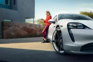 Електромобилите на Porsche ще изминават 1300 км и повече с