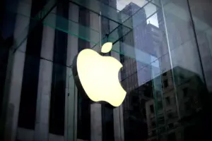 Apple уверено върви към пазарна капитализация над 3 трилиона долара снимка