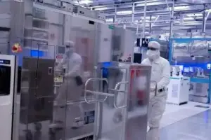 Производствените съоръжения на Intel ще обслужват на конкурентен принцип собствени