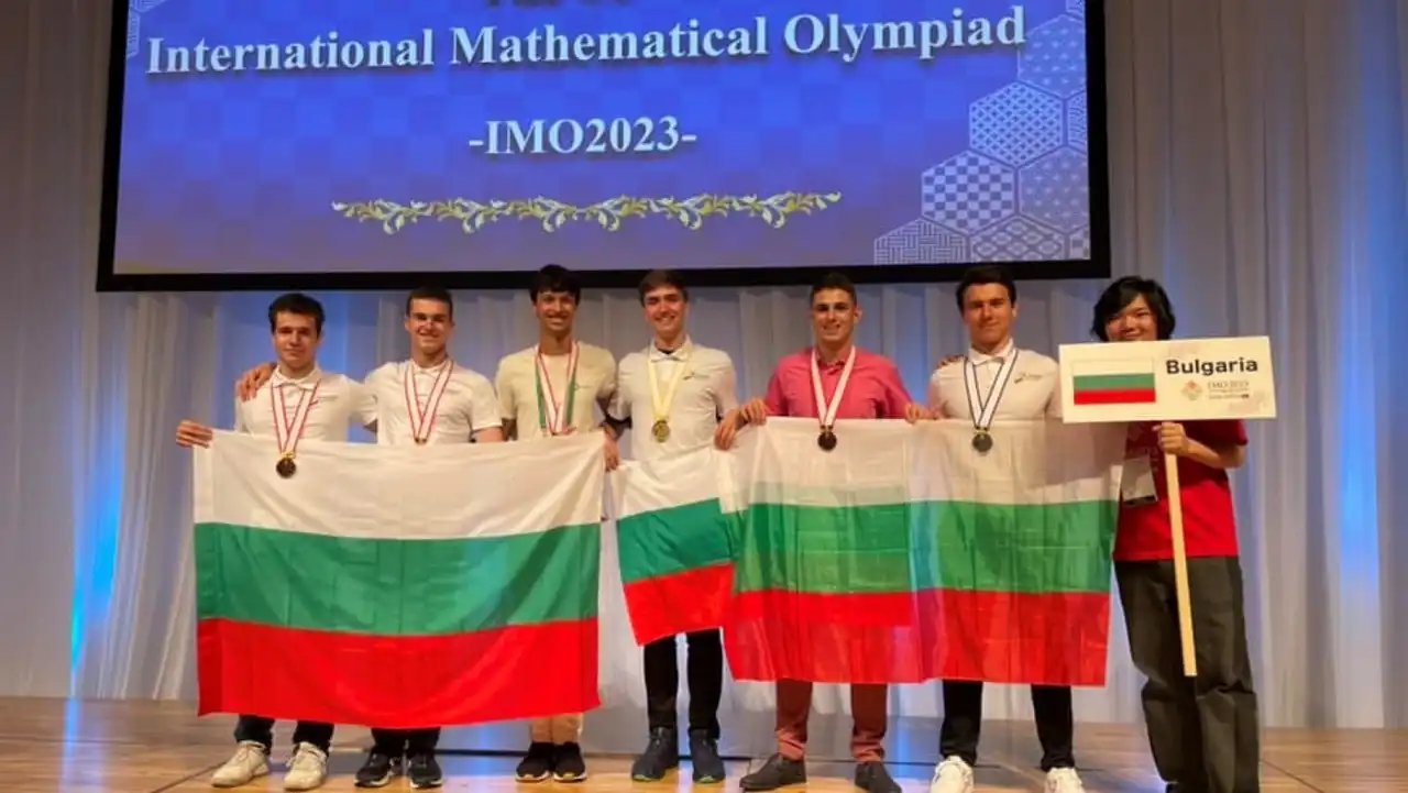 Всички математици от българския отбор спечелиха медали на олимпиадата в