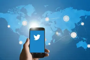Twitter се нуждае от повече приходи от реклама и абонати