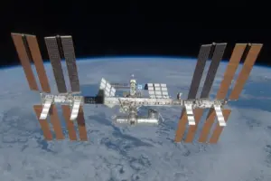 Нов космически кораб може да избута станцията до атмосферата където