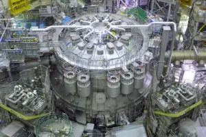 Съоръжението JT 60SA е умалено копие на международния проект ITER Термоядреният реактор
